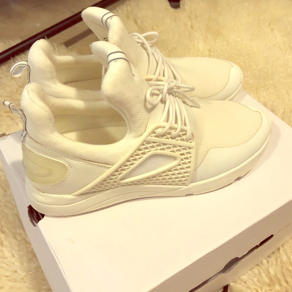 ALDO *OFF WHITE* midtop sneakers. Stylish 💯